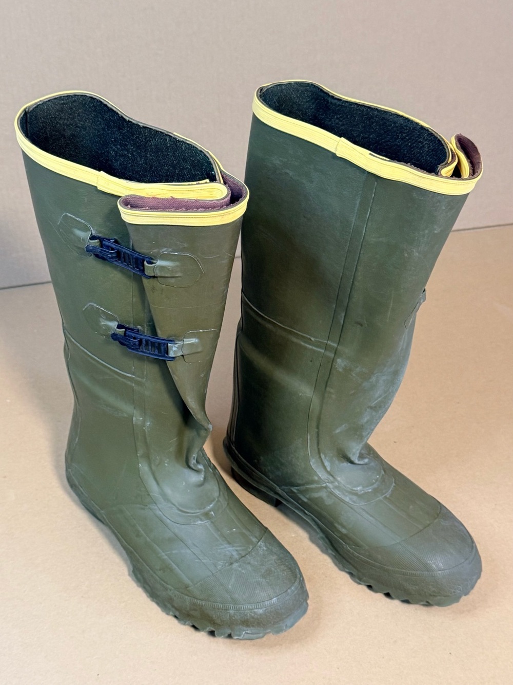 LACROSSE INSULATED 2-BUCKLE 18" OD GREEN UTILITY BOOTS 267040 -SIZE 7